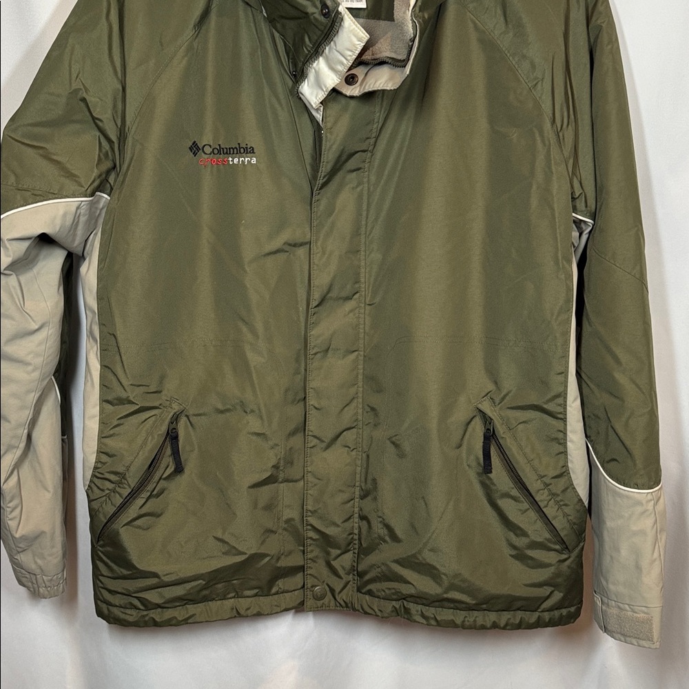 Columbia Cross Terra Interchange Jacket in green and beige - Picture 3 of 12